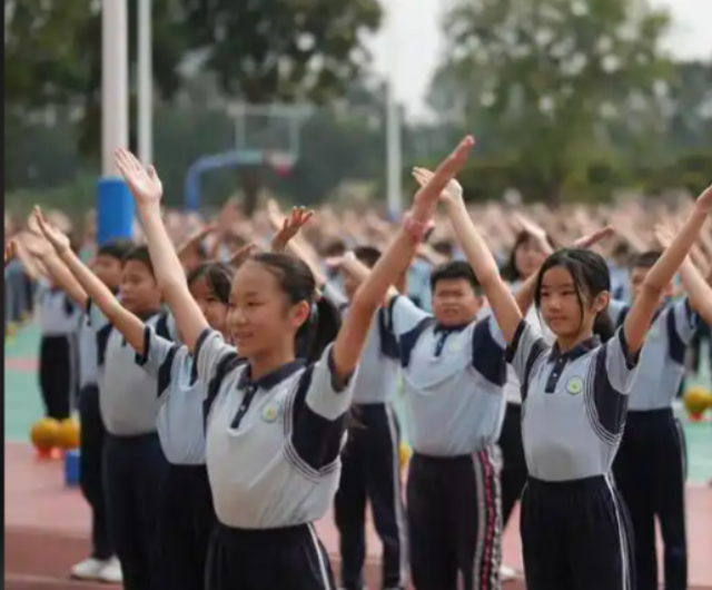 辅导学生展开安全有益的课间活动增加安全防护设备 辅导学生展开安全有益的课间活动增加安全防护设备